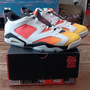 Air Jordan 6 Retro Low SE - white/black/tour yellow, size M 9.5.